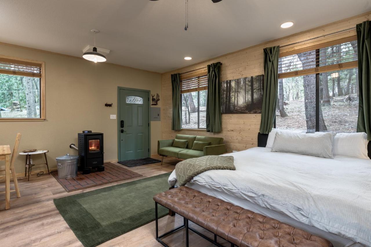 Отель Little House In The Big Woods Forest Ranch Экстерьер фото